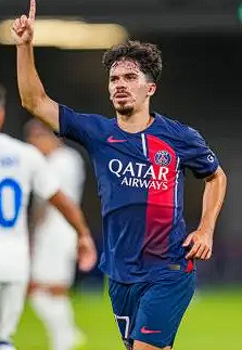 欧冠第7轮：巴黎客场折戟，维蒂尼亚创带球推进新纪录