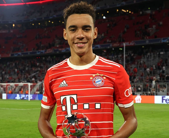 穆西亚拉伤愈回归：社媒晒照宣告安联球场再启征程